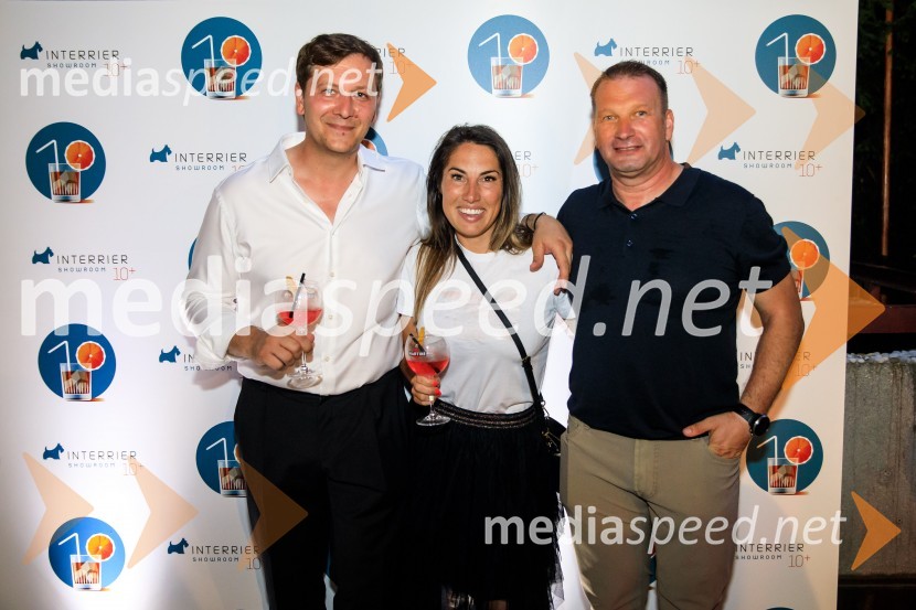 10 let salona keramike INTERRIER SHOWROOM