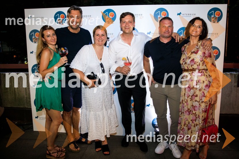 10 let salona keramike INTERRIER SHOWROOM