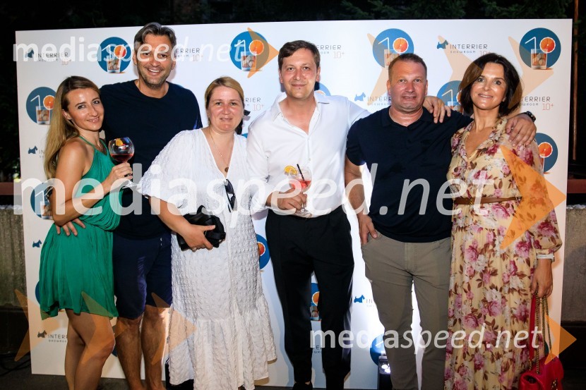 10 let salona keramike INTERRIER SHOWROOM