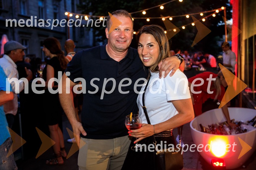 10 let salona keramike INTERRIER SHOWROOM