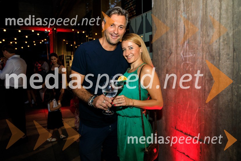 10 let salona keramike INTERRIER SHOWROOM