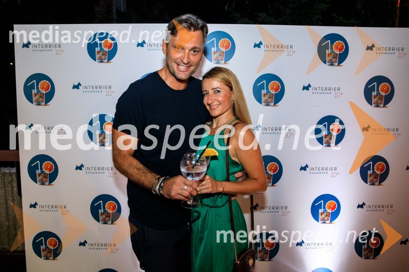 10 let salona keramike INTERRIER SHOWROOM