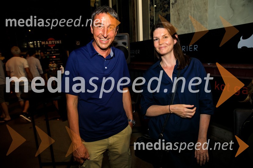 10 let salona keramike INTERRIER SHOWROOM