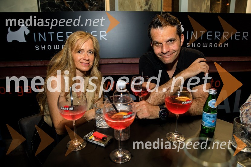 10 let salona keramike INTERRIER SHOWROOM