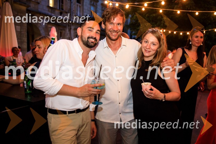 10 let salona keramike INTERRIER SHOWROOM