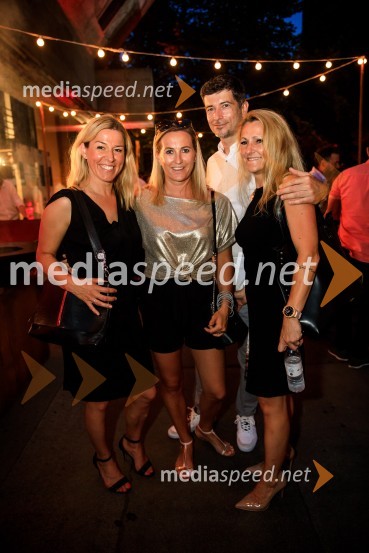 10 let salona keramike INTERRIER SHOWROOM