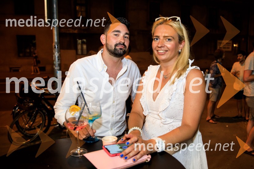 10 let salona keramike INTERRIER SHOWROOM