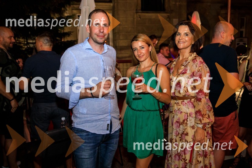 10 let salona keramike INTERRIER SHOWROOM