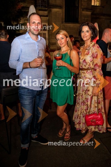 10 let salona keramike INTERRIER SHOWROOM