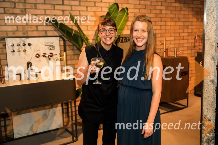 10 let salona keramike INTERRIER SHOWROOM