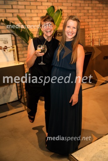 10 let salona keramike INTERRIER SHOWROOM