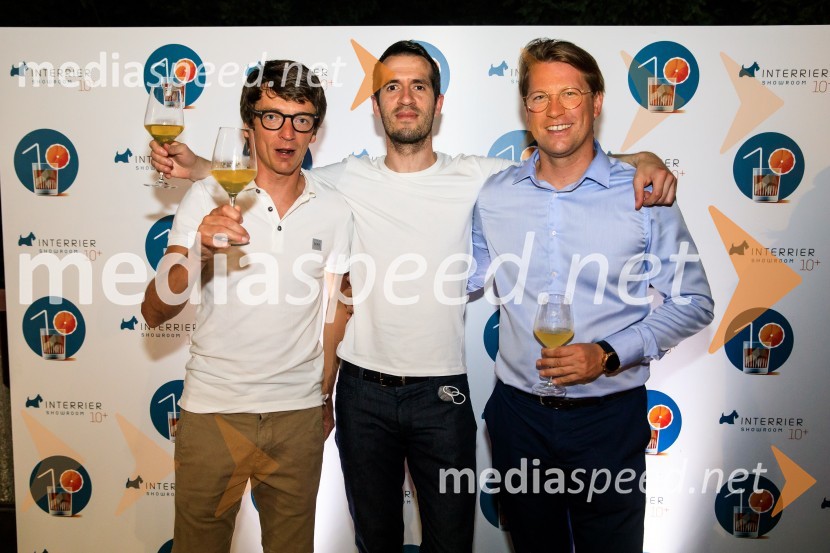 10 let salona keramike INTERRIER SHOWROOM