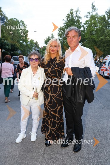  Dragica Petrovič, režiserka in producentka; dr. Jerneja Kastelic, direktorica sektorja za gospodarjenje z objekti in najemniki, Mercator d.d.; mag. David Kastelic, predsednik uprave, Zavarovalnica Sava, d.d.Plácido Domingo, Festival Ljubjana