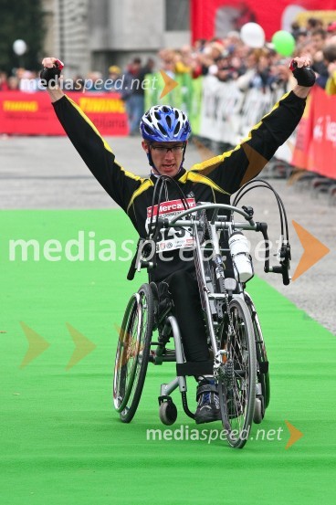Gal Jakič, smučarski reprezentant v paraskiju, tekmovalec v polmaratonu (21 km)Ljubljanski maraton