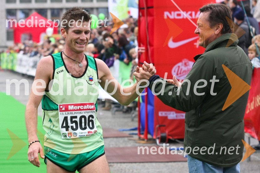 David Rihtarič, tretjeuvrščeni v polmaratonu (tek na 21 km) in Zoran Jankovič, župan LjubljaneLjubljanski maraton