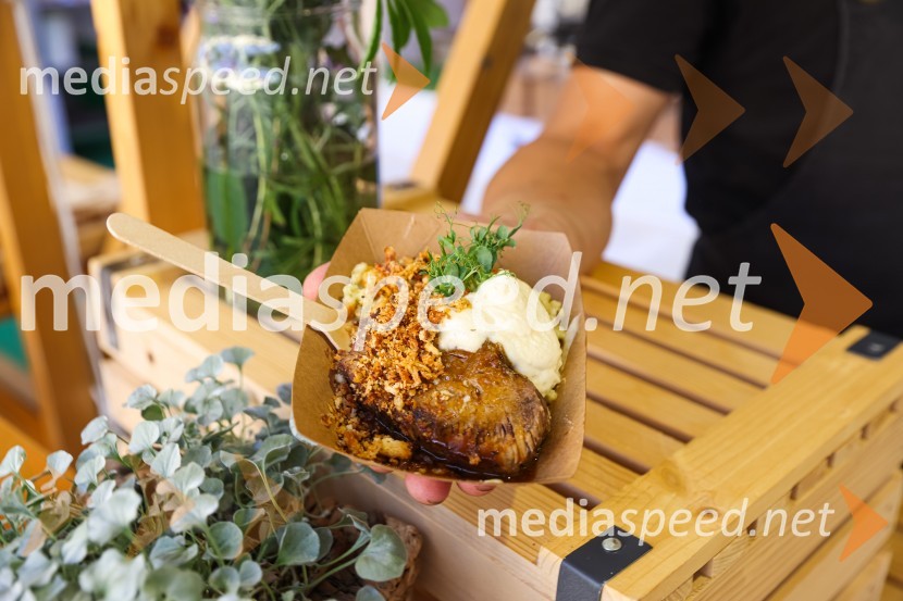 Pivo in cvetje 2021, petek