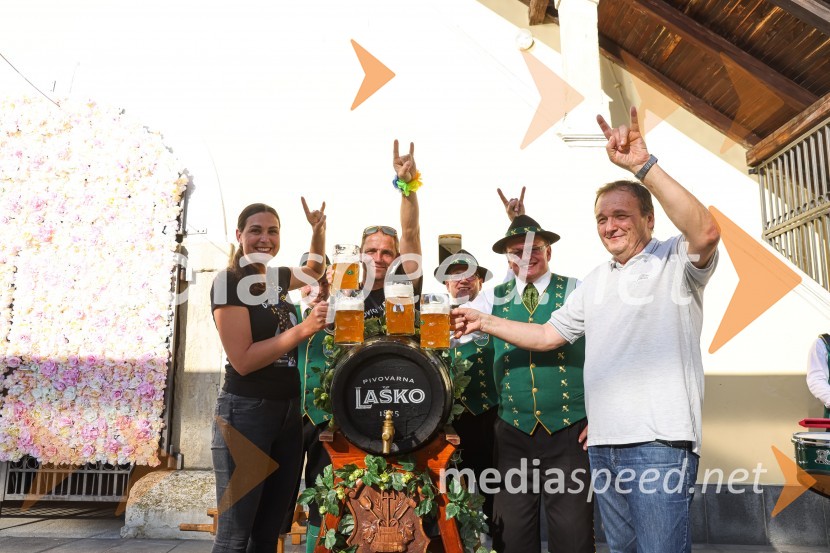  Tina Belej, STIK Laško, direktorica;  Urban Kramberger, manager blagovne skupine, Pivovarna Laško Union;  ... ;  ... ;  Franc Zdolšek, župan, občina LaškoPivo in cvetje 2021, petek
