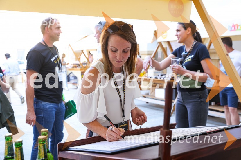  Urban Kramberger, manager blagovne skupine, Pivovarna Laško Union;  ... ;  Tina Belej, STIK Laško, direktoricaPivo in cvetje 2021, petek