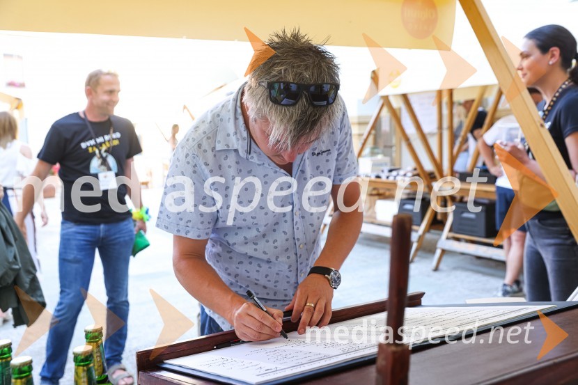 Pivo in cvetje 2021, petek