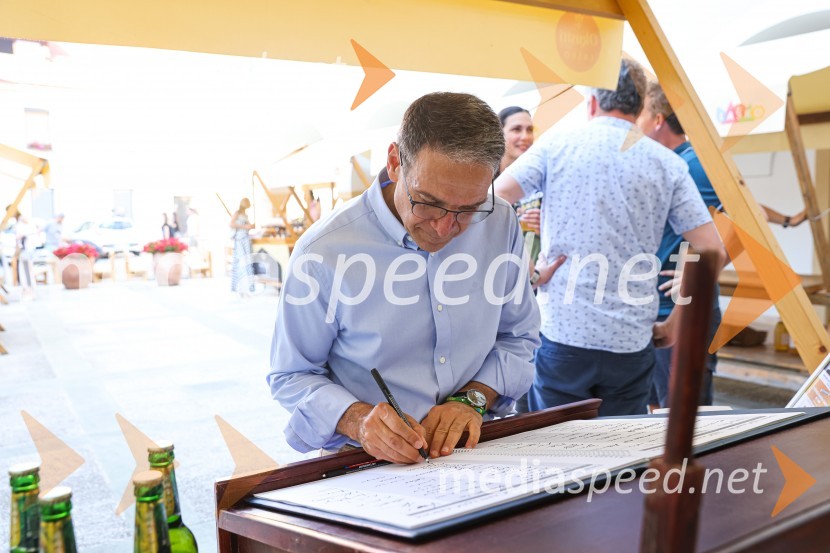 Pivo in cvetje 2021, petek