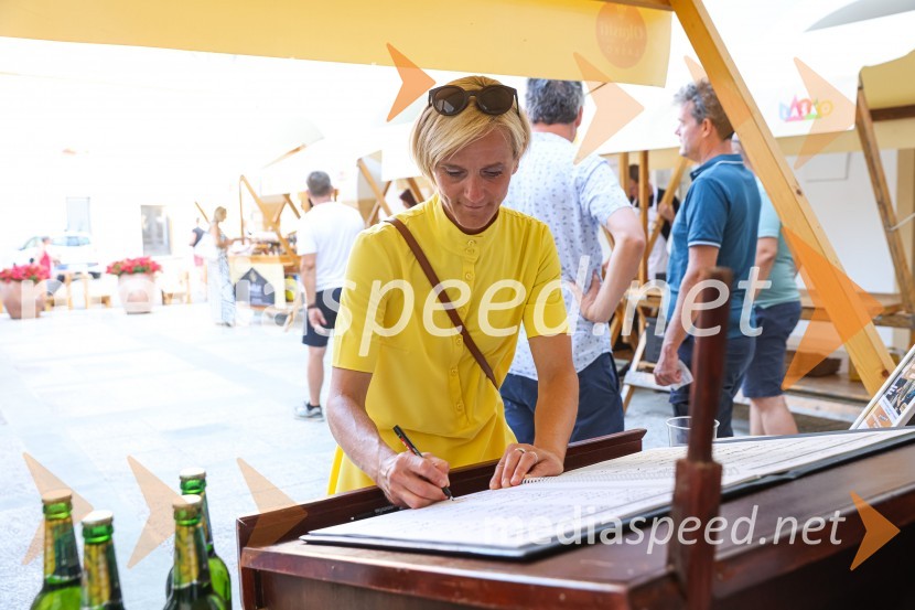 Pivo in cvetje 2021, petek