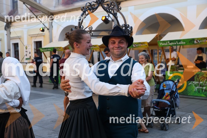 Pivo in cvetje 2021, petek