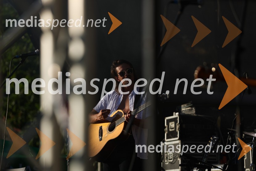 Pivo in cvetje 2021, petek