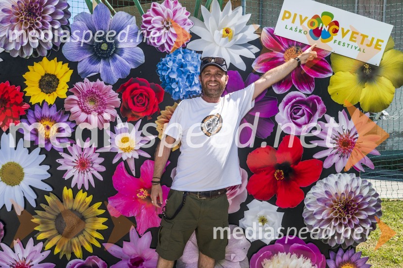 Pivo in cvetje 2021, petek