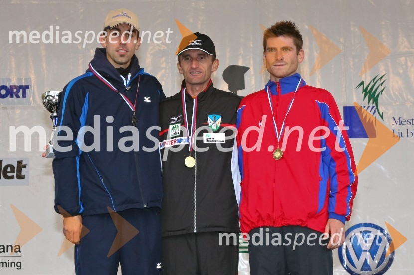 Mitja Kosovelj, drugouvrščeni, Roman Kejžar, zmagovalec polmaratona (teka na 21 km) in David Rihtarič, tretjeuvrščeniLjubljanski maraton