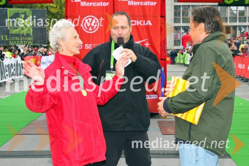 Helena Žigon, najstarejša tekmovalka na Ljubljanskem maratonu, Robert Bogataj, voditelj Ljubljanskega maratona in Zoran Jankovič, župan LjubljaneLjubljanski maraton