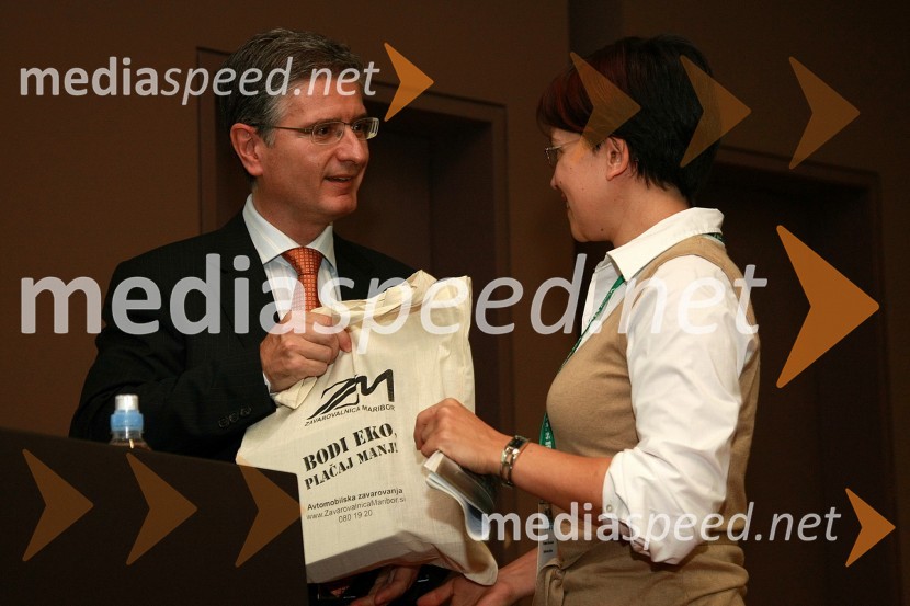 Franjo Bobinac, predsednik uprave Gorenje d.d. in Tatjana Šeneker, Informa Echo in članica organizacijskega odbora 12. SKOJ-a12. SKOJ (Slovenska konferenca o odnosih z javnostmi) 2008, 2. dan