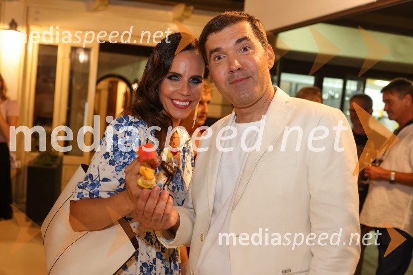  Lorella Flego, voditeljica;  Mario Galunič, TV voditelj40. Melodije morja in sonca 2021