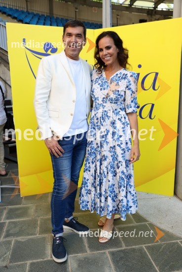  Mario Galunič, TV voditelj;  Lorella Flego, voditeljica40. Melodije morja in sonca 2021