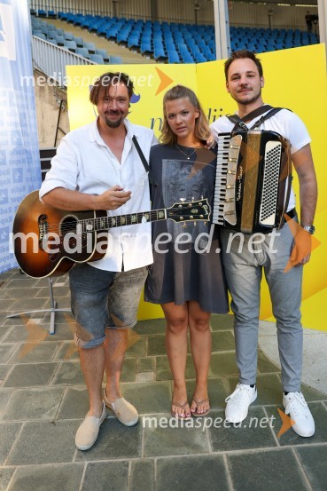  Gal Gjurin, glasbenik;  Manca Fekonja, pevka;  Jean Markič, pianist40. Melodije morja in sonca 2021