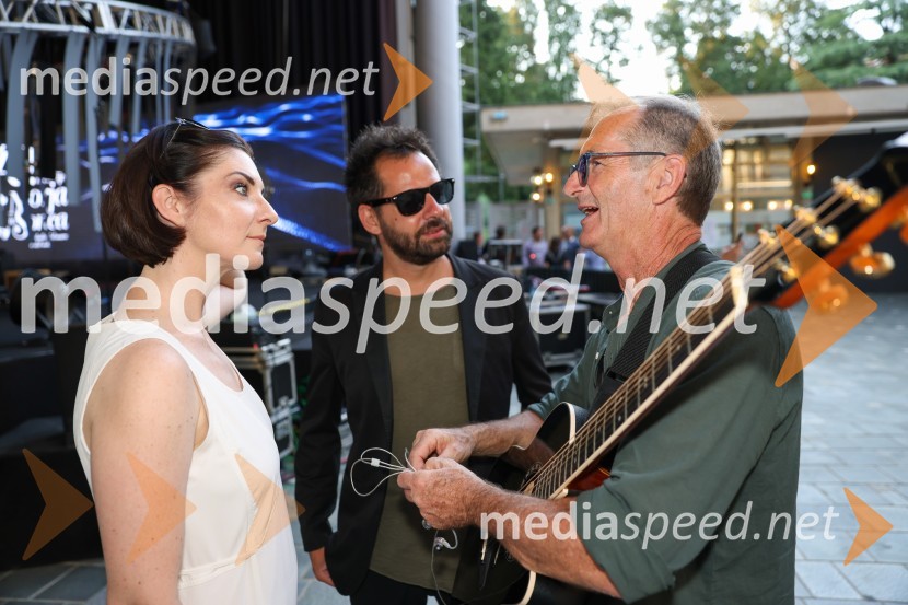  Lara Baruca, pevka;  Moreno Butinar, bobnar;  Adriano Baruca, glasbenik40. Melodije morja in sonca 2021