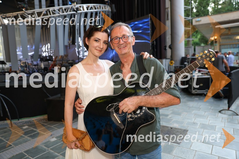  Lara Baruca, pevka;  Adriano Baruca, glasbenik40. Melodije morja in sonca 2021