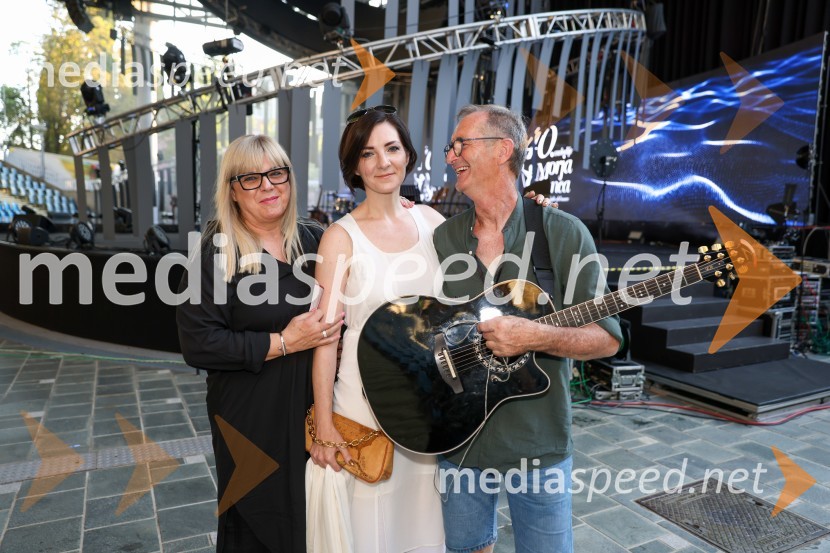  Zlata Baruca;  Lara Baruca, pevka;  Adriano Baruca, glasbenik40. Melodije morja in sonca 2021