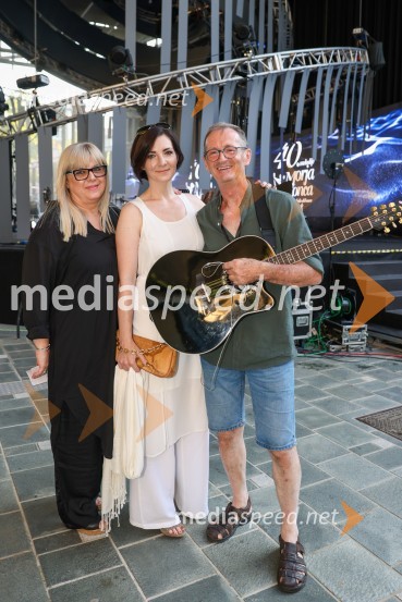  Zlata Baruca;  Lara Baruca, pevka;  Adriano Baruca, glasbenik40. Melodije morja in sonca 2021