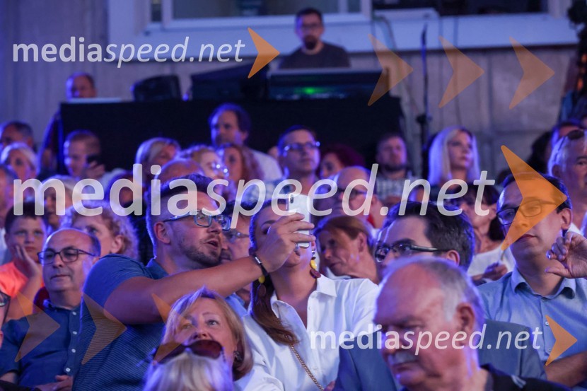  Primož Goričnik, Agencija Špik;  Manca  Špik, pevka;  Ivan Gale, žvižgač, nekdanji vodja splošne službe na Zavodu RS za blagovne rezerve40. Melodije morja in sonca 2021