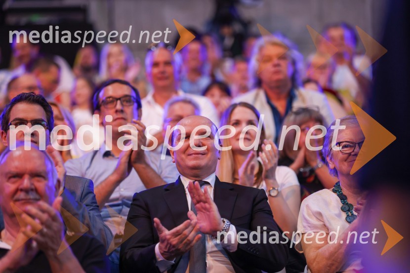  Ivan Gale, žvižgač, nekdanji vodja splošne službe na Zavodu RS za blagovne rezerve;   Đenio Zadković, župan, Občina Piran;  Anja Gale, žena Ivana Galeta40. Melodije morja in sonca 2021