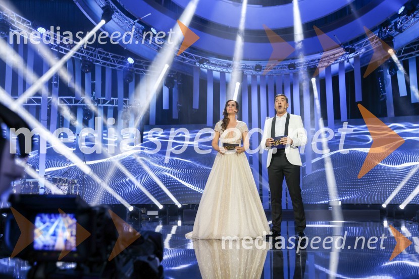  Lorella Flego, voditeljica;  Mario Galunič, TV voditelj40. Melodije morja in sonca 2021