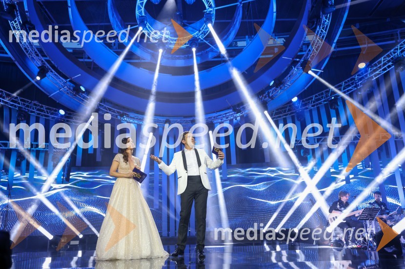  Lorella Flego, voditeljica;  Mario Galunič, TV voditelj40. Melodije morja in sonca 2021