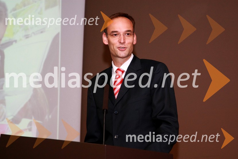 Mag. Aleksander Salkič, vodja službe za odnose z javnostmi pri Petrolu in predsednik PRSS (Slovensko društvo za odnose z javnostmi)12. SKOJ (Slovenska konferenca o odnosih z javnostmi) 2008, 2. dan