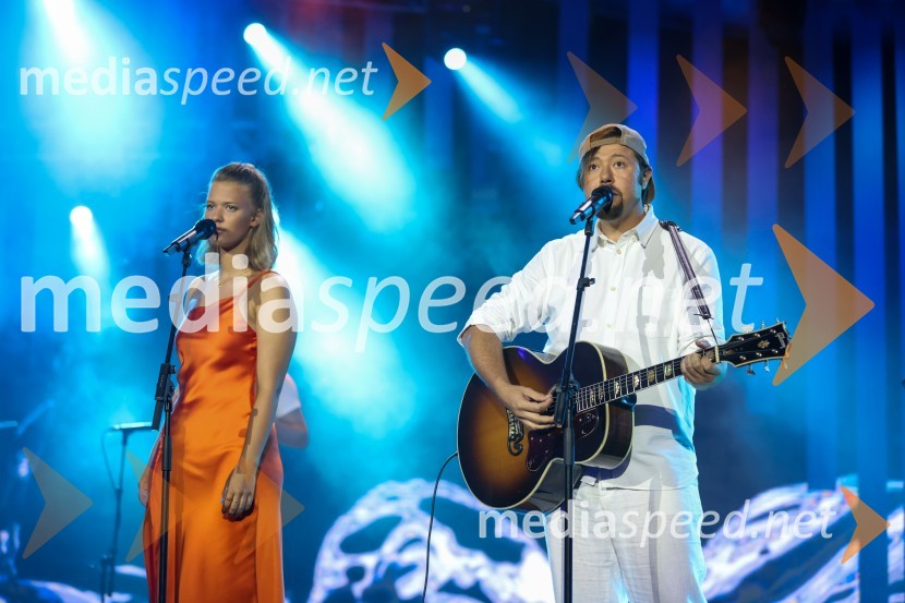  Manca Fekonja, pevka;  Gal Gjurin, glasbenik40. Melodije morja in sonca 2021