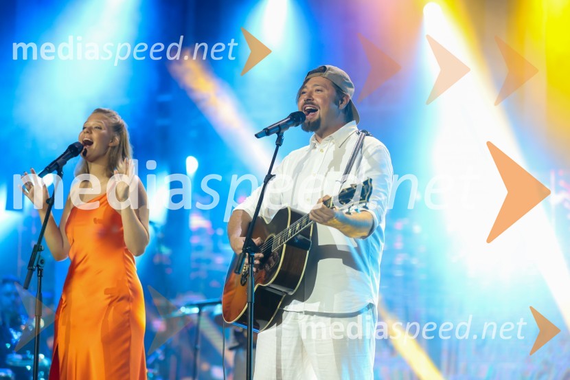  Manca Fekonja, pevka;  Gal Gjurin, glasbenik40. Melodije morja in sonca 2021