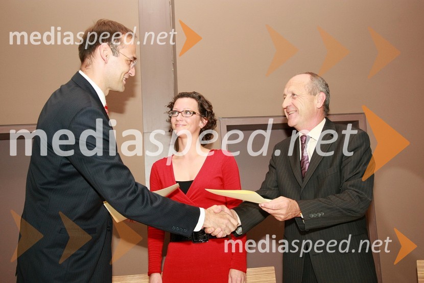 Mag. Aleksander Salkič, vodja službe za odnose z javnostmi pri Petrolu in predsednik PRSS (Slovensko društvo za odnose z javnostmi), Saša Mrak, Dnevnik in Branko Pavlin, predsednik uprave Dnevnik, d.d.12. SKOJ (Slovenska konferenca o odnosih z javnostmi) 2008, 2. dan