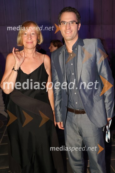  Mojca Menart, vodja založništva na RTV SLO;  Andrej Grah Whatmough, generalni direktor RTV Slovenija40. Melodije morja in sonca 2021