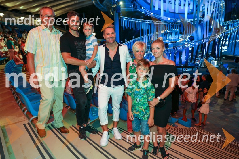 Družina Sebastiana Podgornika: starši, brat, nečaka in svakinja40. Melodije morja in sonca 2021