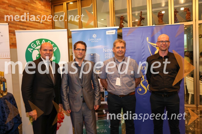   Đenio Zadković, župan, Občina Piran;  Andrej Grah Whatmough, generalni direktor RTV Slovenija;  Borut Bažec, v.d. direktorja, Avditorij Portorož40. Melodije morja in sonca 2021