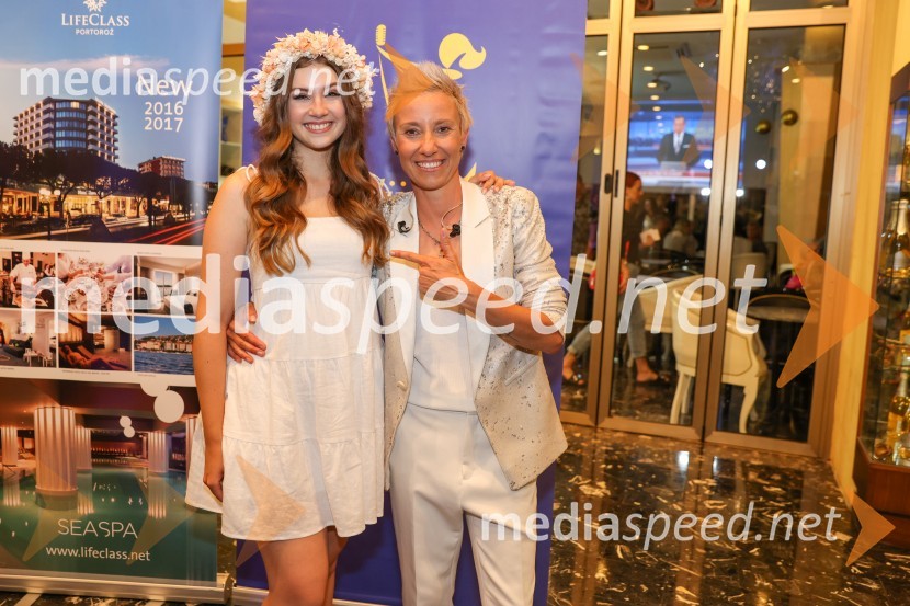  Saša Lešnjek, pevka, igralka;  Tatjana Mihelj, pevka40. Melodije morja in sonca 2021